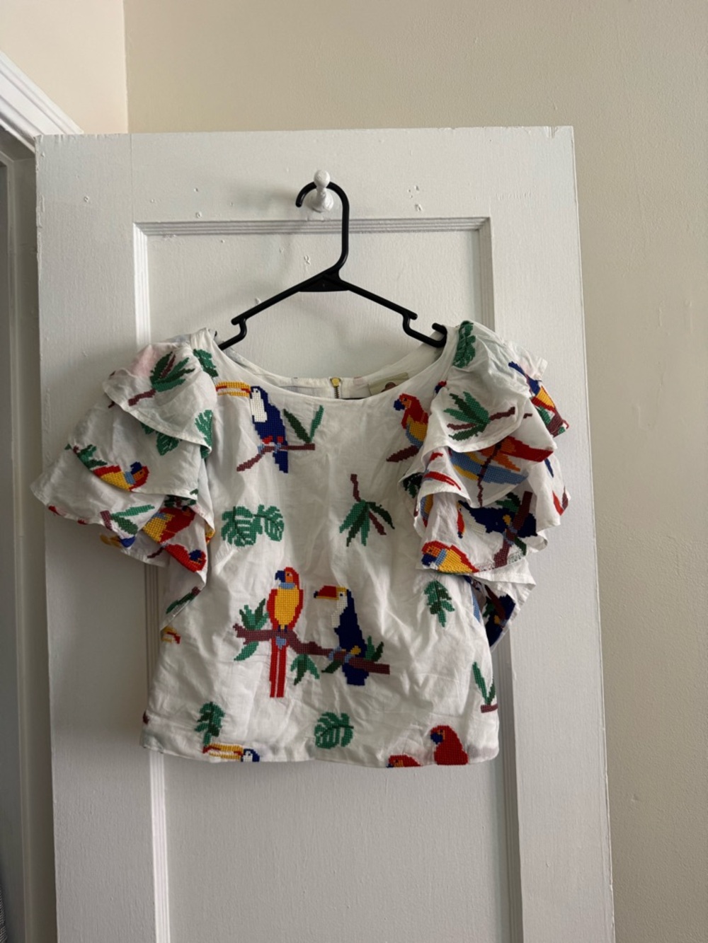 FARM Rio White Crop Top with Colorful Parrot Print